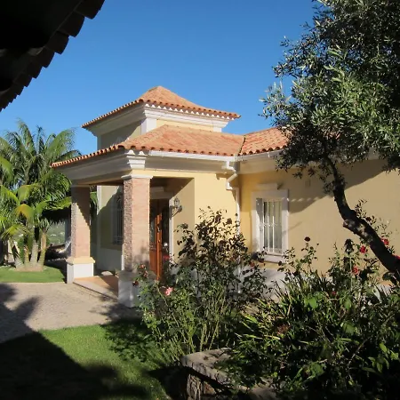 Reves D'ocean Bed & Breakfast *